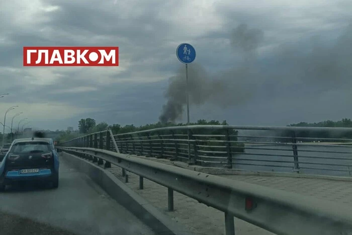 Im Hauptstadt-Hydropark gibt es ein großes Feuer (Video)