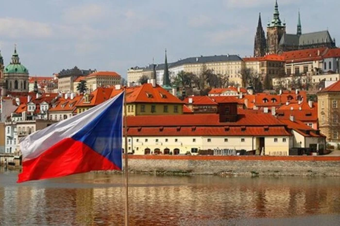Wie sich die Einstellung der Tschechen zu Ukraine und Russland verändert hat: Daten einer Umfrage