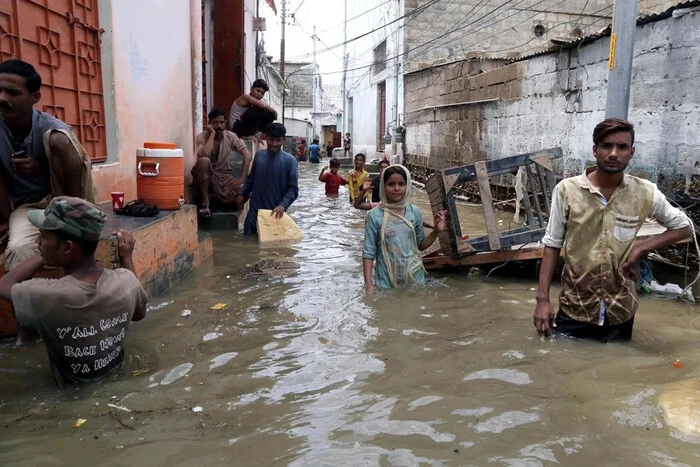 In Pakistan sind durch die Naturkatastrophe Dutzende Menschen gestorben