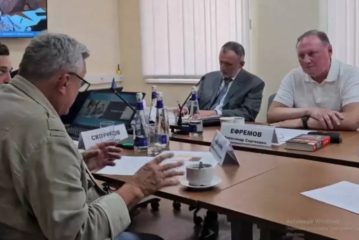 Die skandalösen flüchtigen Regionalen Efremov und Kuzmin haben in Russland eine öffentliche Tätigkeit aufgenommen (Foto)