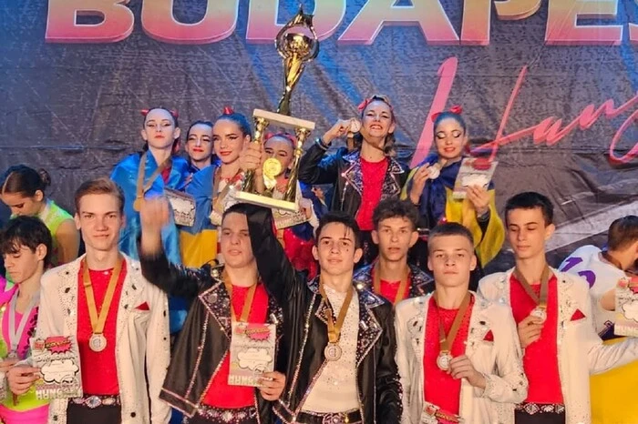 Збірна України з акробатичного рок-н-ролу здобула нагороди на трьох міжнародних турнірах