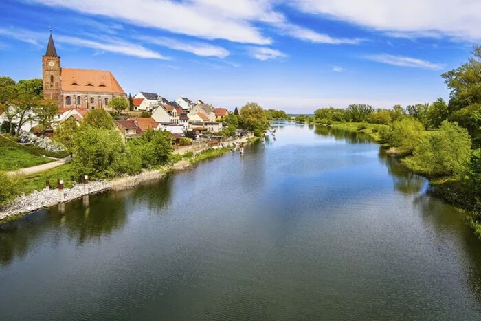 Die Verwaltung der deutschen Stadt bietet Touristen zwei Wochen kostenlosen Aufenthalt an, aber es gibt eine Bedingung
