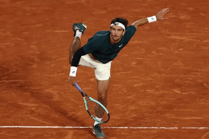 Scandal at 'Roland Garros'. Italian tennis player hit the ball with his foot and hit the line judge in the chest