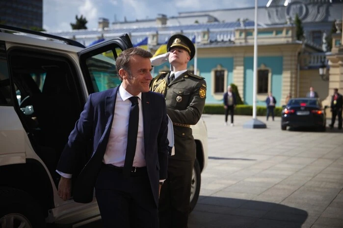 Макрон і Трамп обговорюють мир в Україні