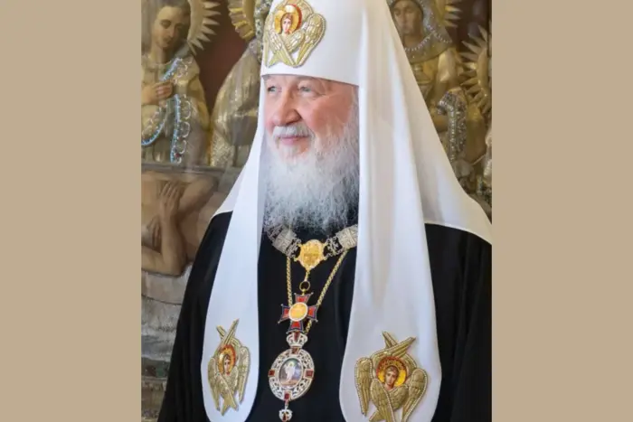 Patriarch Kirill erschien in der Öffentlichkeit mit dem gestohlenen Panagia des ukrainischen Metropoliten (Foto)