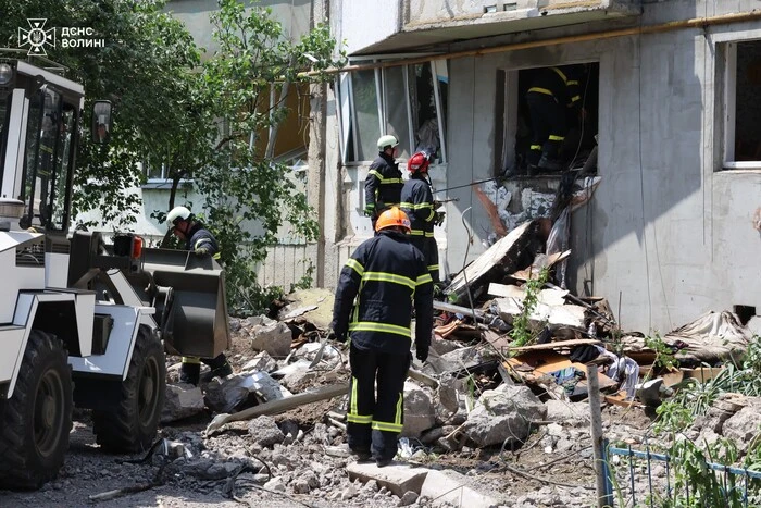 In Lutsk, rescuers retrieved the body of the deceased from the rubble of the high-rise building
