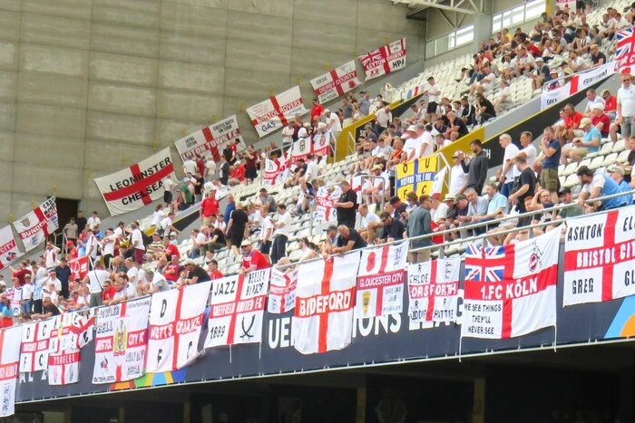 Transgenderpersonen wurde in England die Teilnahme an Wettkämpfen von Frauenteams im Fußball untersagt