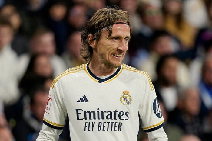 Lunin verabschiedete sich berührend von der legendären Modric, der 'Real' verlässt