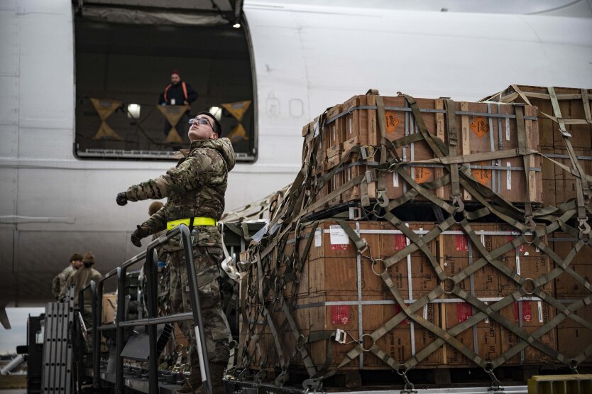 Більшість американців підтримують військову допомогу Україні - опитування