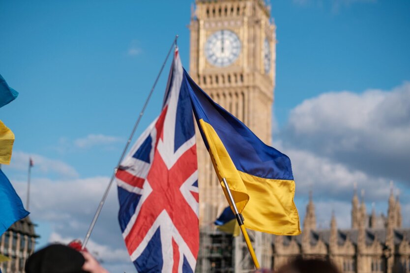 Großbritannien wird 3 Milliarden Dollar von eingefrorenen russischen Mitteln für die Aufrüstung der Ukraine bereitstellen
