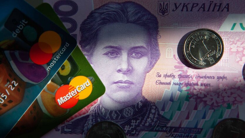 Przelewy na kartę: komu z Ukraińców będzie musiał zapłacić podatek 23%