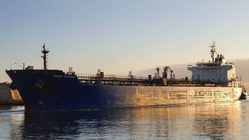 Vessels in water during sanctions
