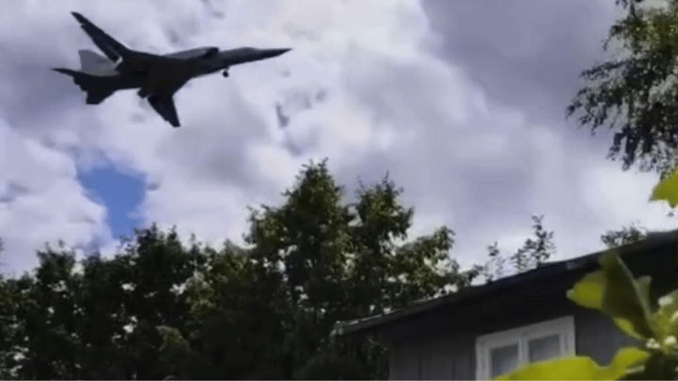In Russia, a Russian strike drone 'Altaire' fell on a house