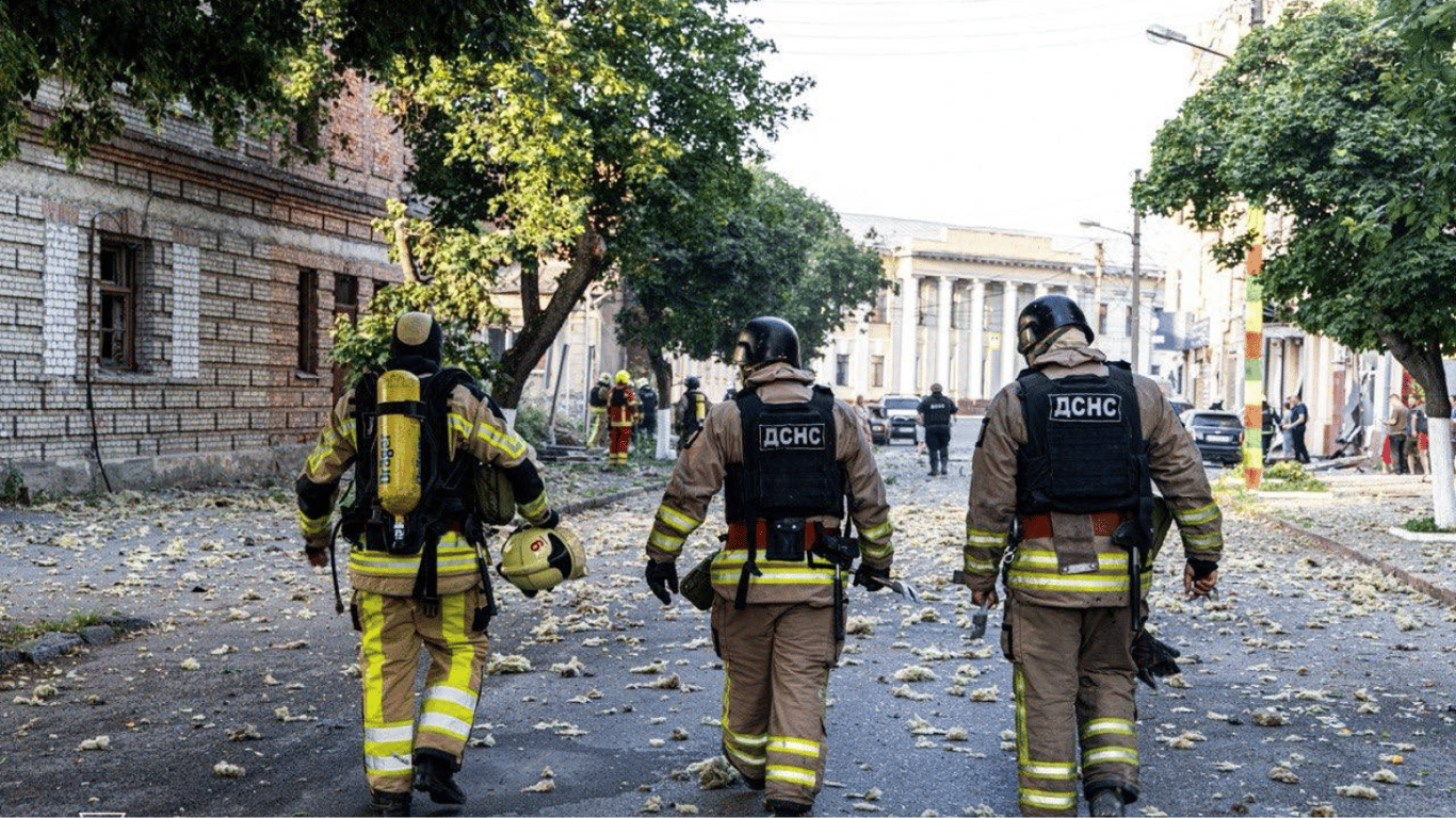 РФ атаковала Харьков дронами — в ГСЧС показали последствия