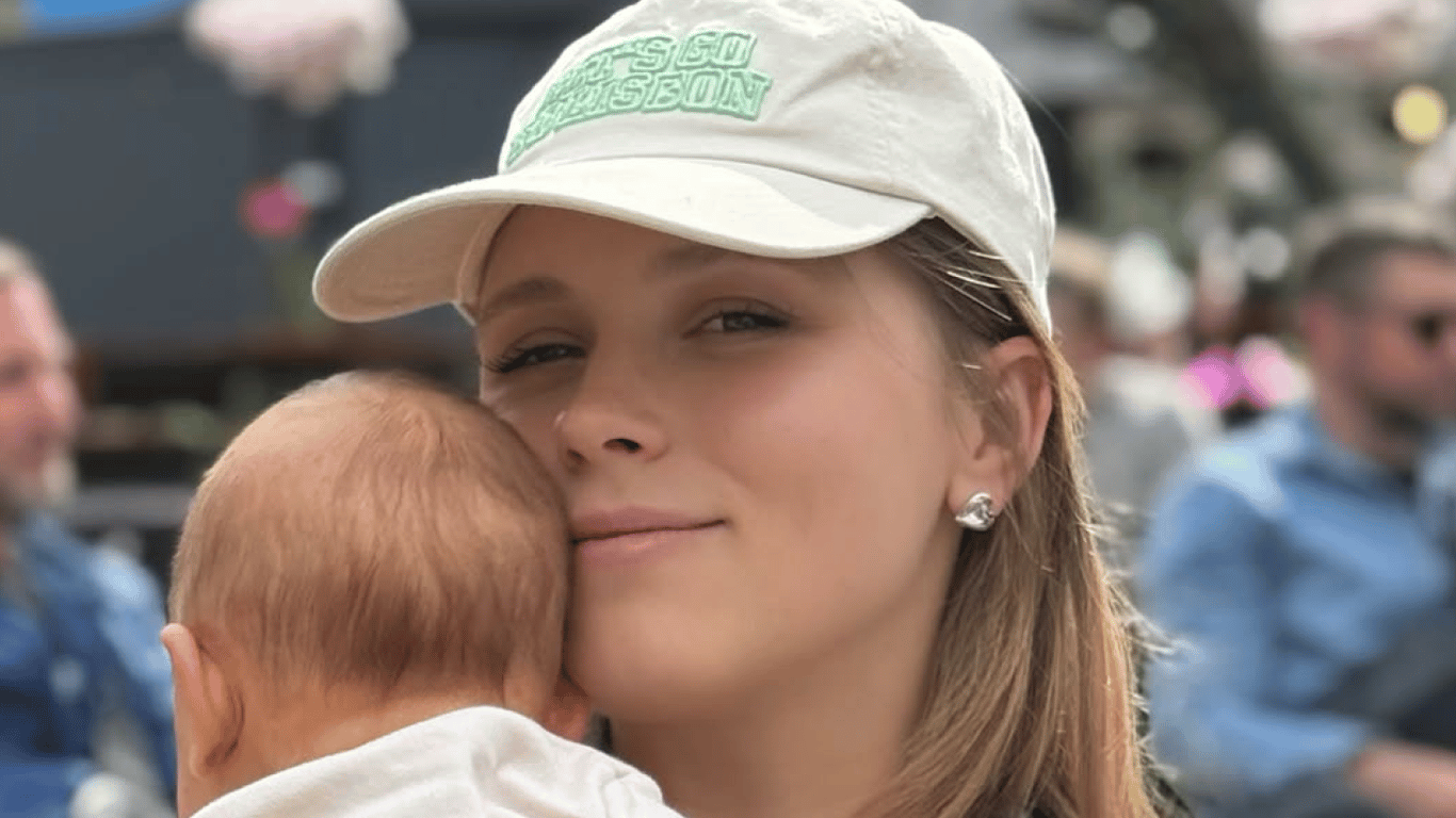 Anna Koshmal delighted fans with pictures of her grown-up daughter on vacation