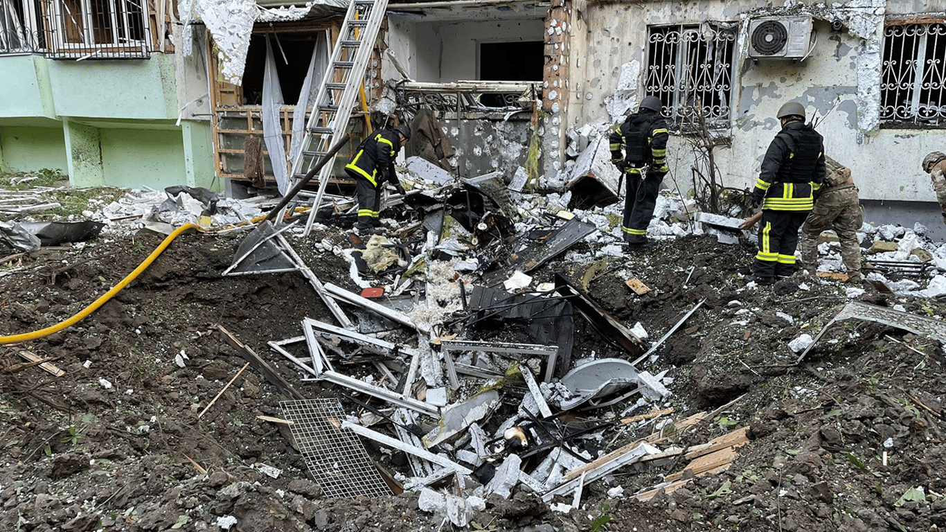 Folgen des russischen Angriffs auf Chernivtsi - OVA zeigt Fotos