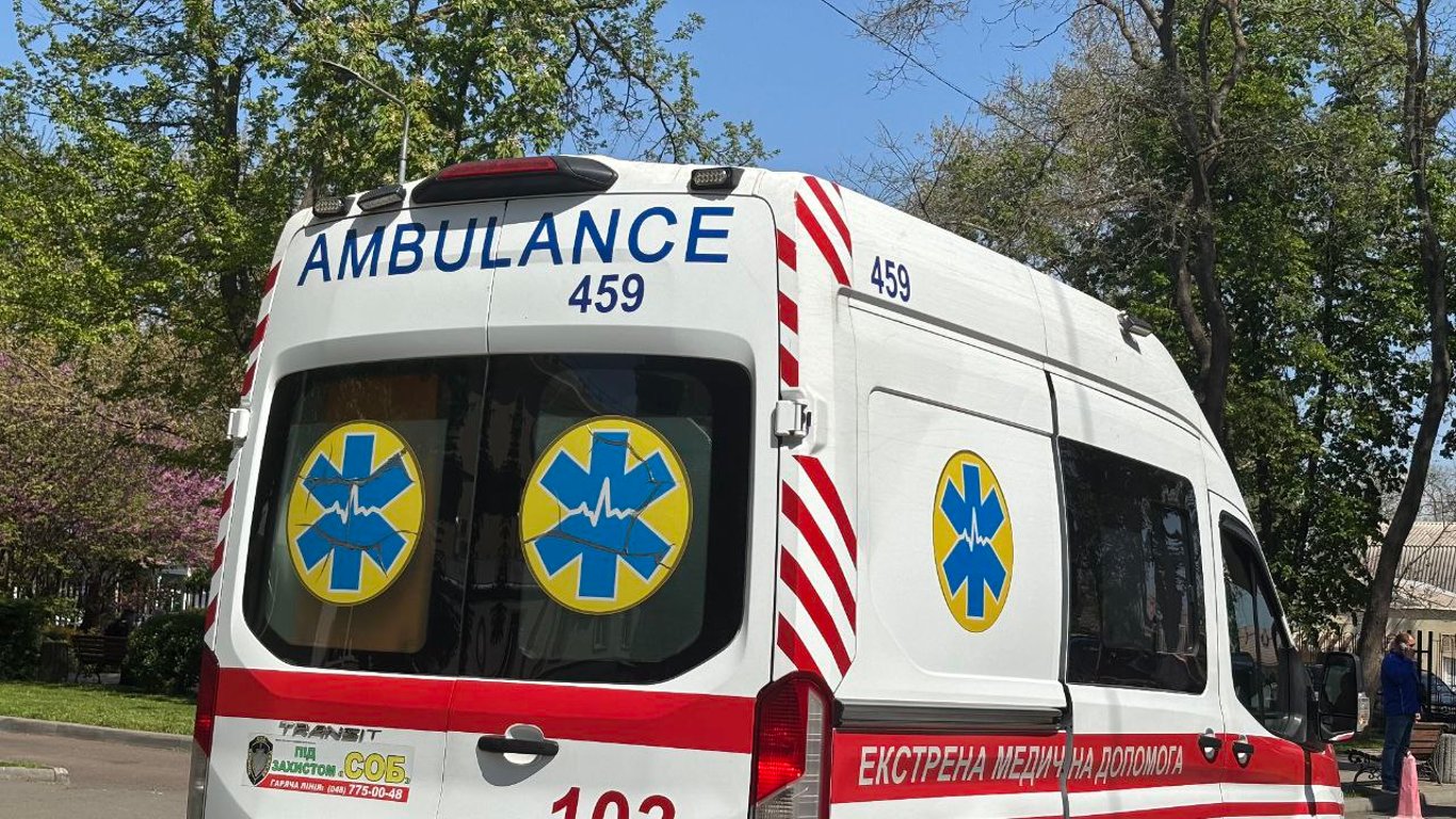 Due to blocked cars, the ambulance in Odesa barely made it to the call