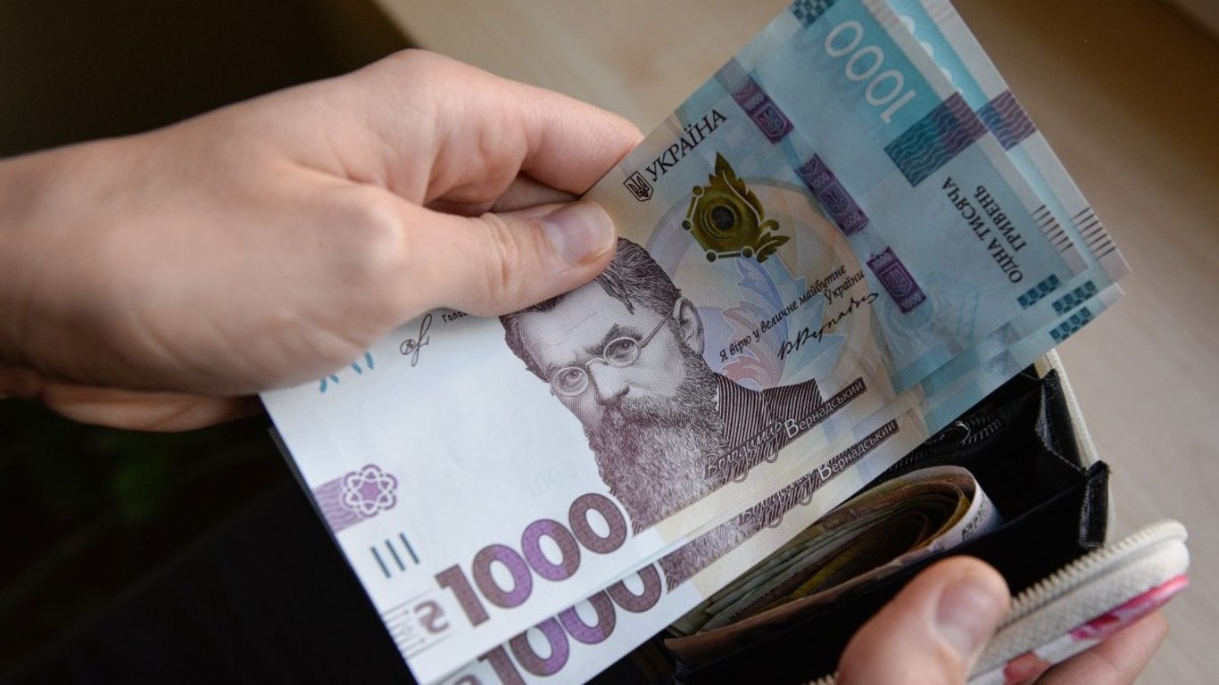 Wynagrodzenie i wsparcie finansowe - co należy wiedzieć o wypłatach dla policjantów